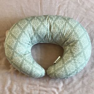 Nursing pillow